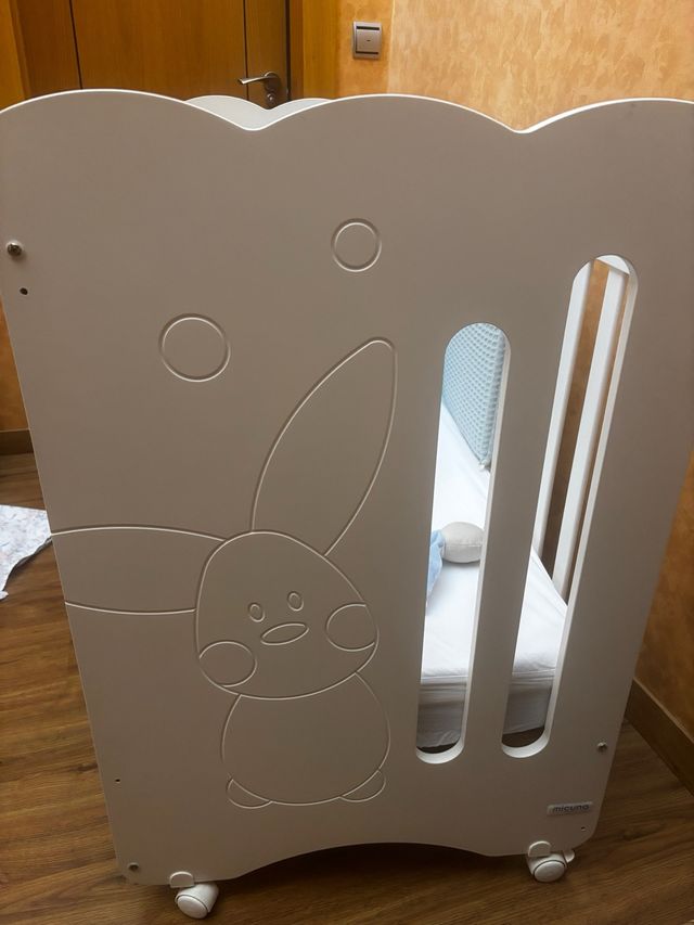 Cuna Micuna blanca conejito