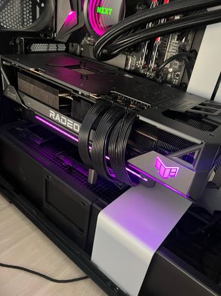 Gráfica ASUS TUF RX7900 XTX