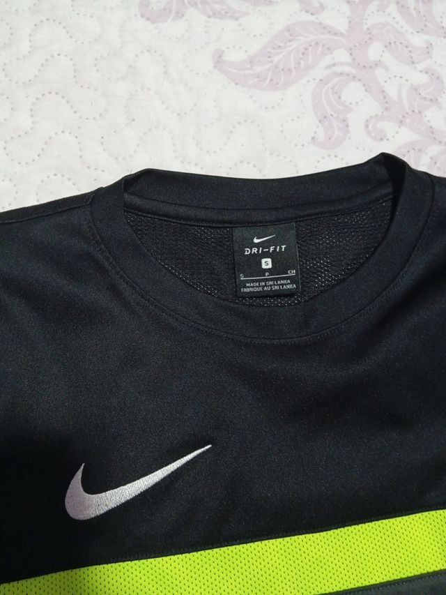 Camiseta Nike Dri-FIT - Negra/Verde