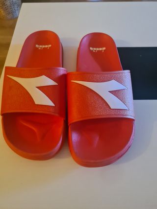 Chanclas Diadora rojas