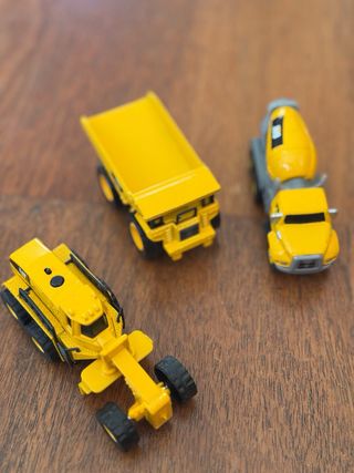 Lote Minis CAT: Excavadora, Camión y Hormigonera