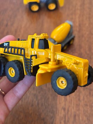 Lote Minis CAT: Excavadora, Camión y Hormigonera