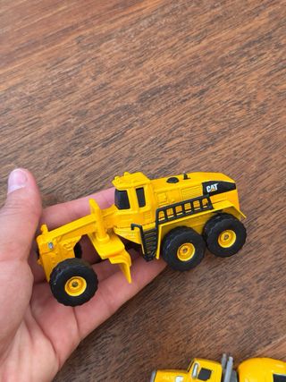 Lote Minis CAT: Excavadora, Camión y Hormigonera
