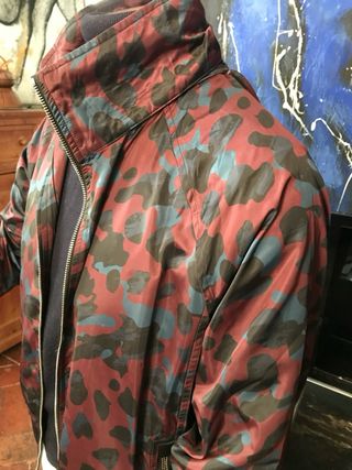 Giacca Louis Vuitton mimetica urbana con cappuccio