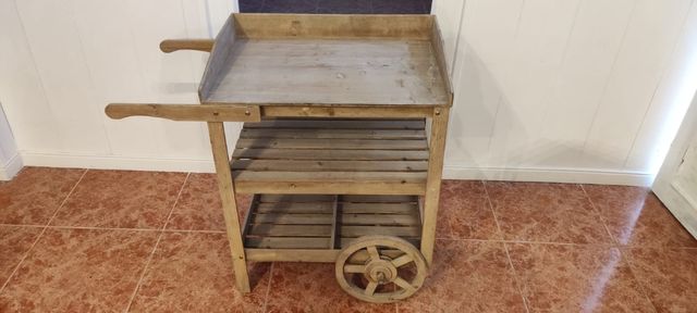 Carro para mesas dulces