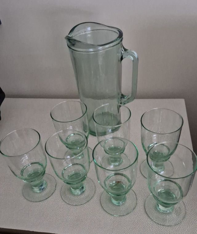 Jarra y 7 copas cristal verde