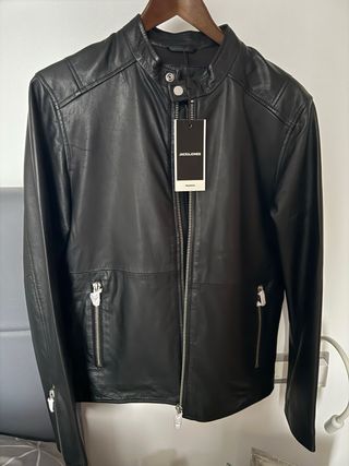 Chaqueta Jack & Jones piel negra - S
Sin estrenar.