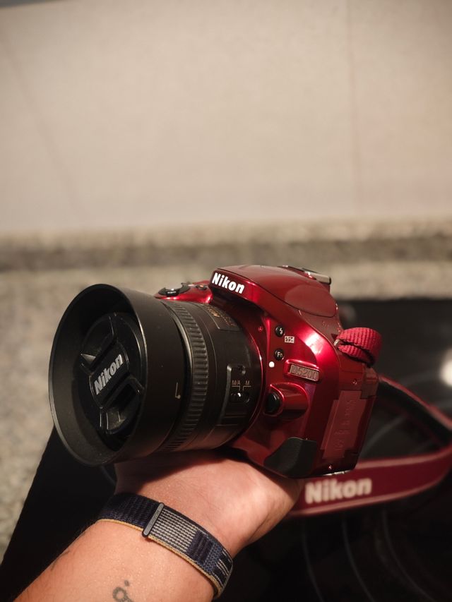 Nikon D5200 edición especial- rojo vino
