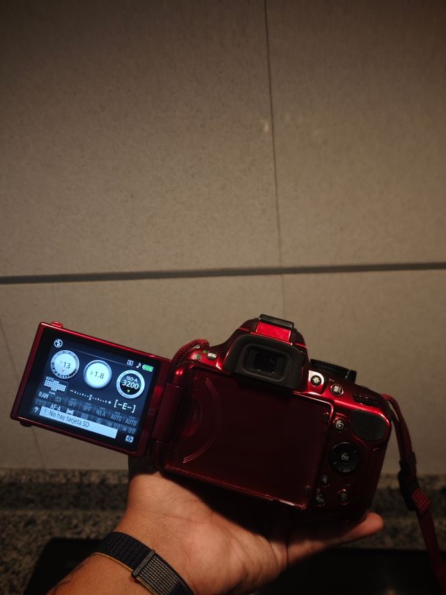 Nikon D5200 edición especial- rojo vino