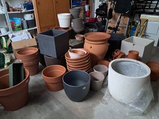 Macetas jardinería: plástico, barro y fibra.