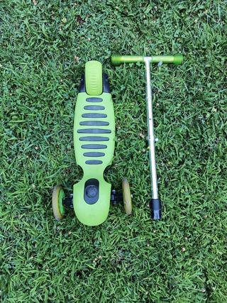 Monopatín infantil verde