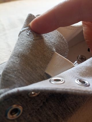 Scarpe sportive grigie e bianche