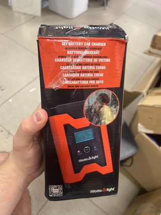 Cargador Baterías Coche iWotto 6A 12V
