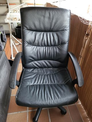 Sillón escritorio piel sintética negra