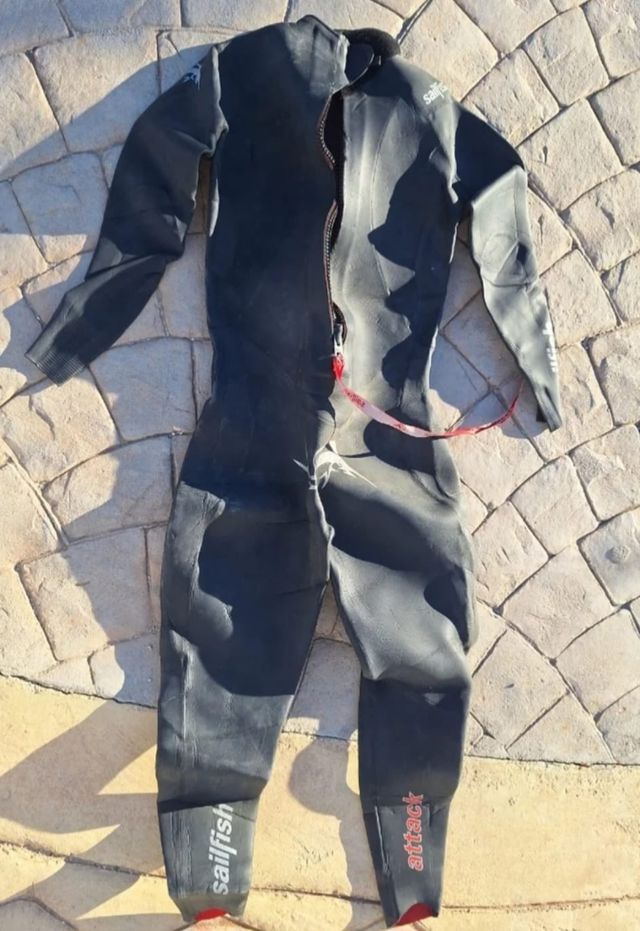 Equipo kitesurf: Tabla,cometa y traje de neopreno