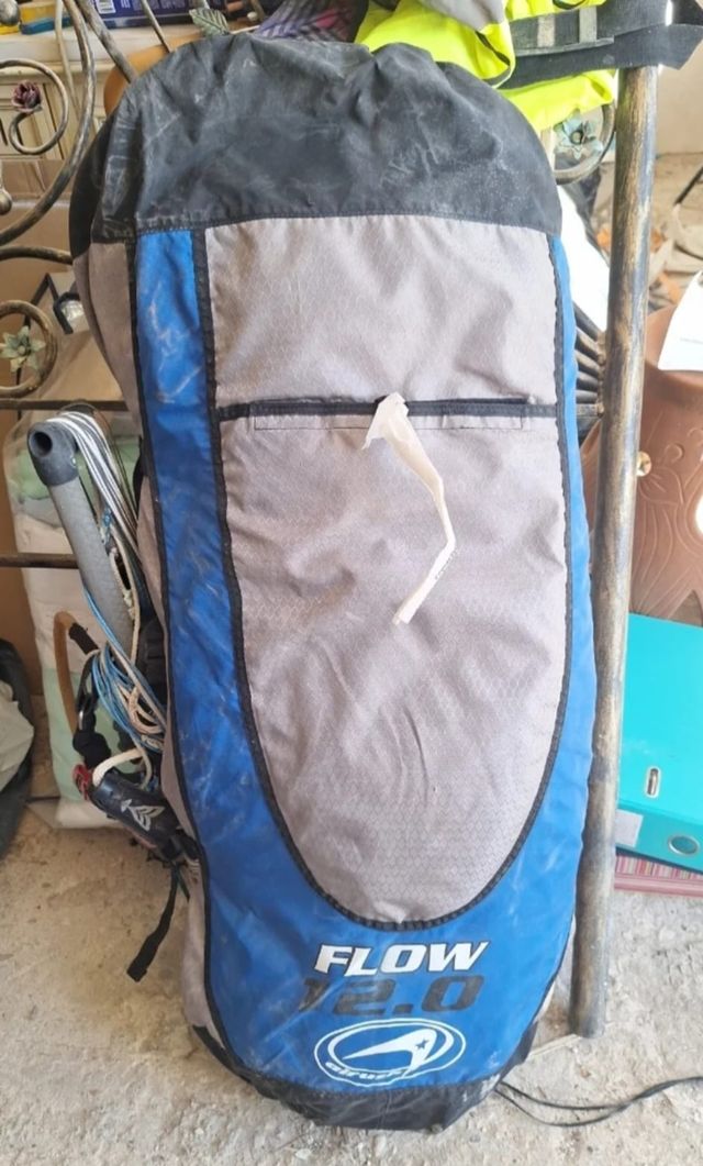 Equipo kitesurf: Tabla,cometa y traje de neopreno