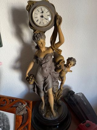 Reloj escultura mujer niño