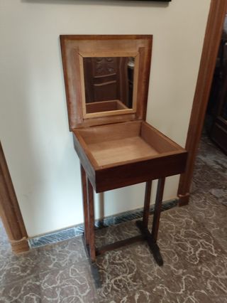Mesita madera principios SXX
