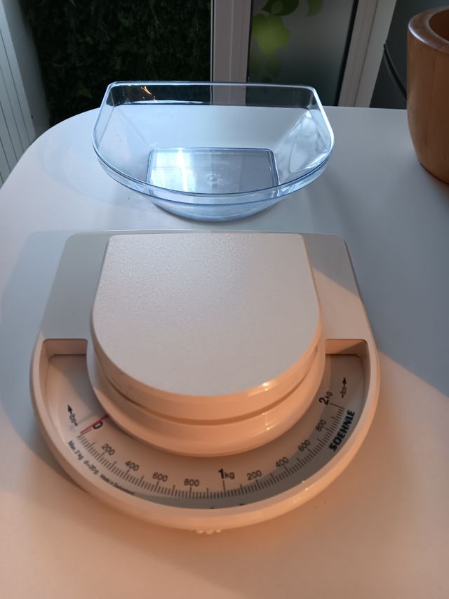 Pesa de cocina. Pesa en Kg y en libras (Ibs).