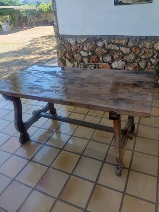 Mueble y 4 sillas castellanas