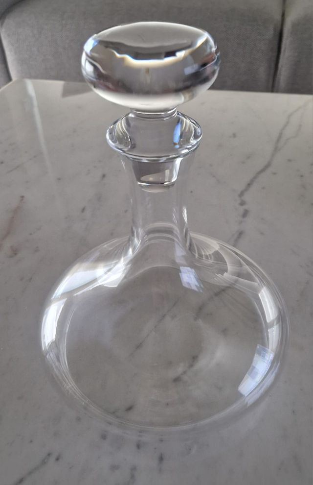 Botella licor cristal circular transparente