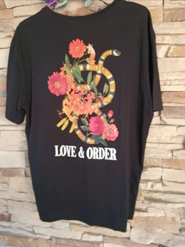Camiseta negra Love & Order