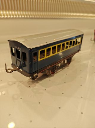 Dos vagones tren hojalata antiguo