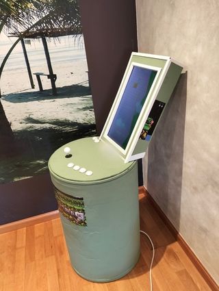 Máquina arcade tipo barril.