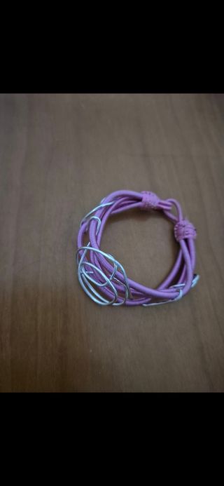 Pulsera de alambre rosa y plata