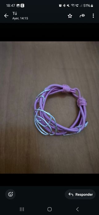 Pulsera de alambre rosa y plata