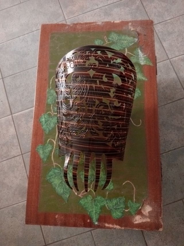 Peineta de carey tallada