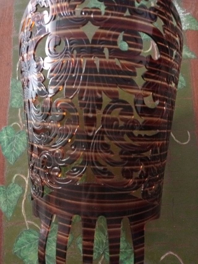 Peineta de carey tallada