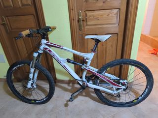 Bicicleta Enduro montaña
