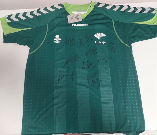Camiseta Unicaja Baloncesto 2010/11, 9 firmas