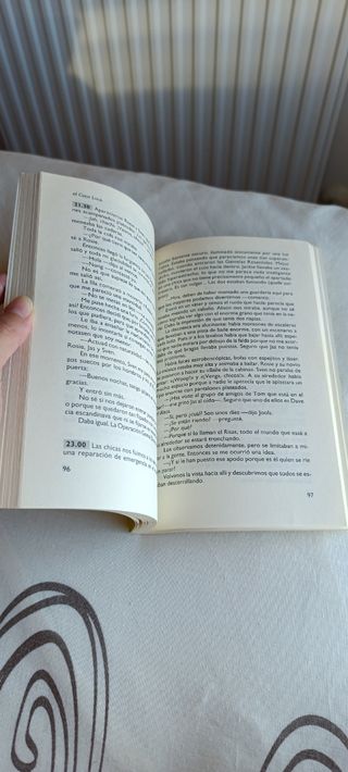 Faldas cortas o piernas largas (Georgia Nicolso...