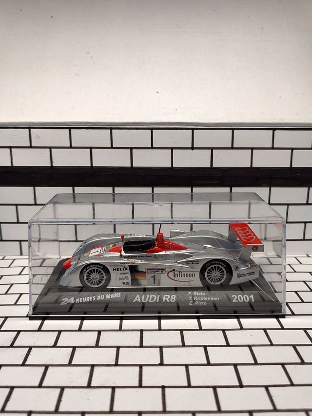 Audi R8 2001 - Auto da corsa in scala