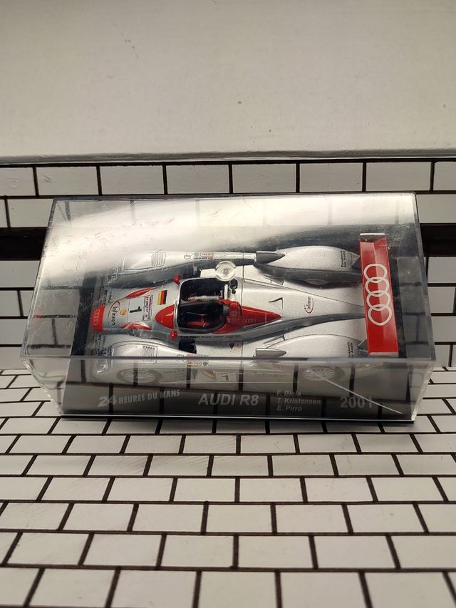 Audi R8 2001 - Auto da corsa in scala