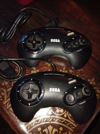 Sega Mega Drive 16-bit con 2 mandos