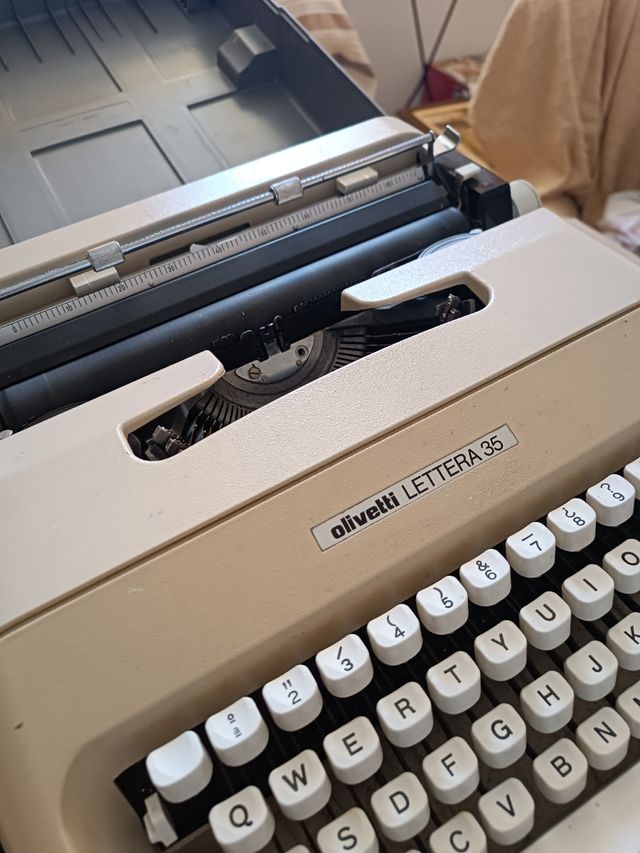 Olivetti Lettera 35 - Máquina de escribir