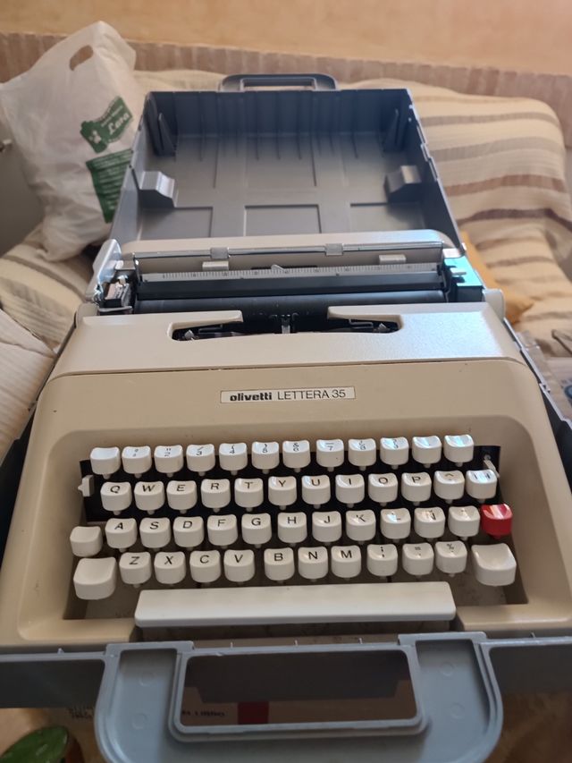Olivetti Lettera 35 - Máquina de escribir