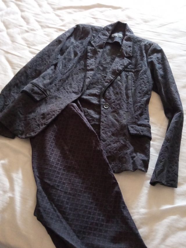 Traje chaqueta negro elegante