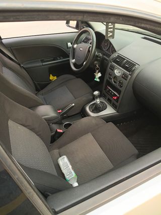 Ford Mondeo 1,8 2003