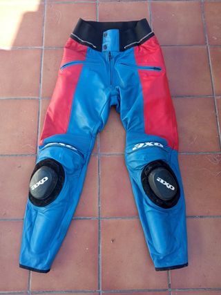 Mono cuero AXO talla 48