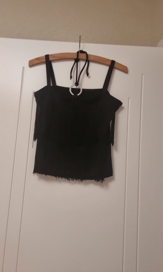 Conjunto negro top y falda flecos