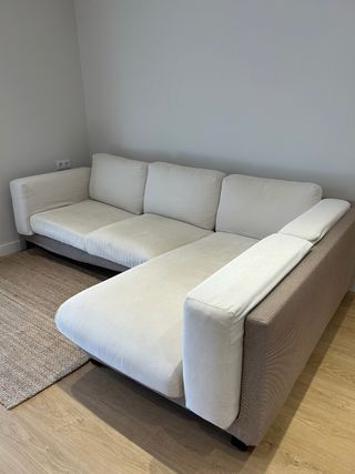 Sofá chaise longue beige y marrón