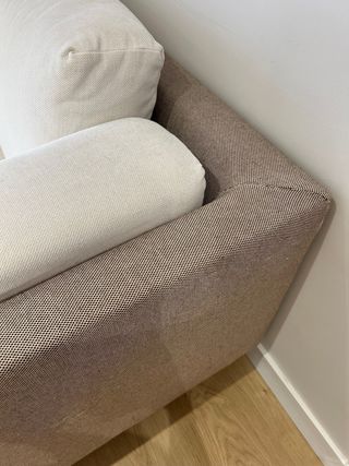 Sofá chaise longue beige y marrón