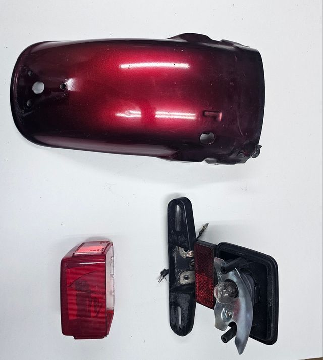 Guardabarros trasero Yamaha SR250 + piloto