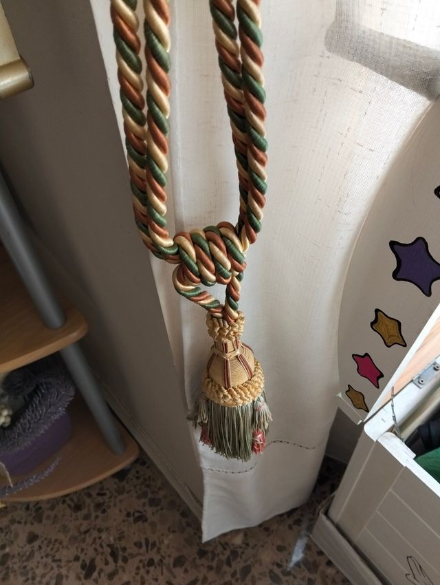 Cuatro  Cojedores cortinas - Pasamanería beige/ver