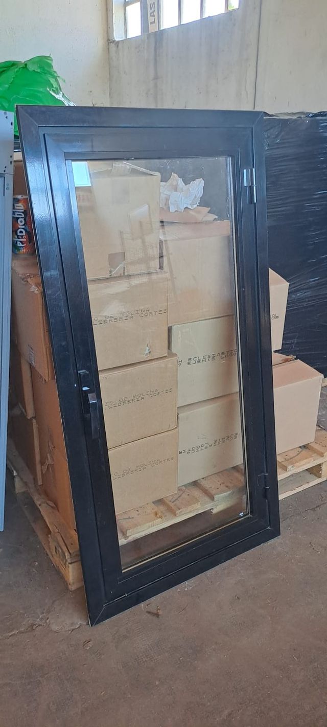 Ventana aluminio abatible