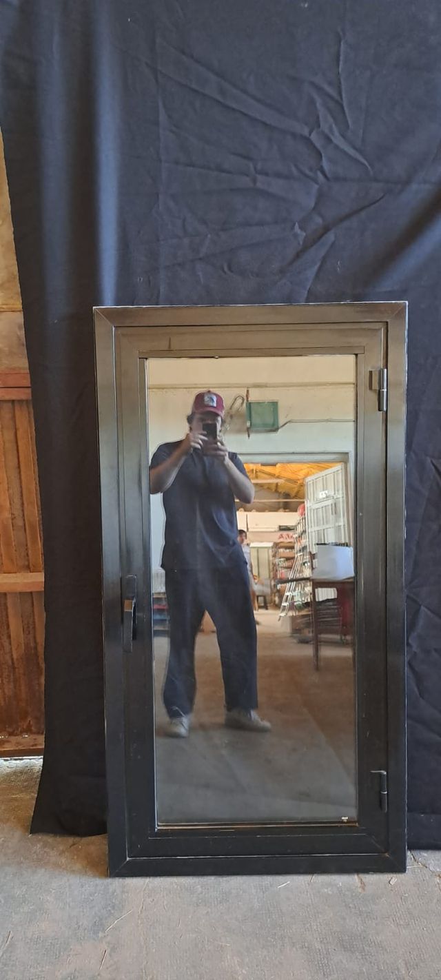 Ventana aluminio abatible